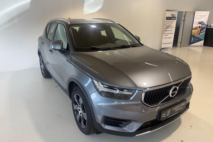 Grå Volvo XC40 fra 2019 set udefra