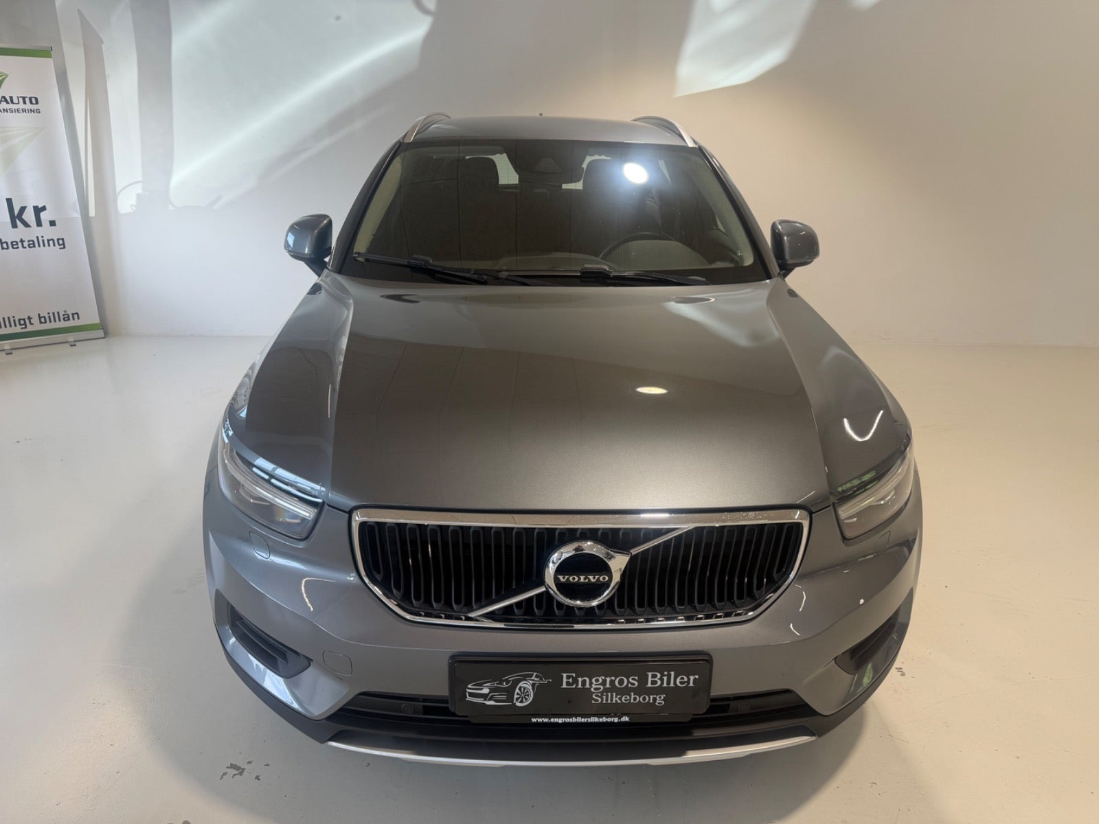 Grå Volvo XC40 fra 2019