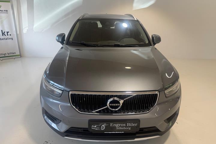 Grå Volvo XC40 fra 2019