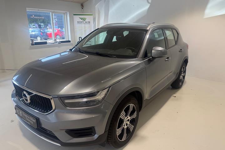 Grå Volvo XC40 fra 2019