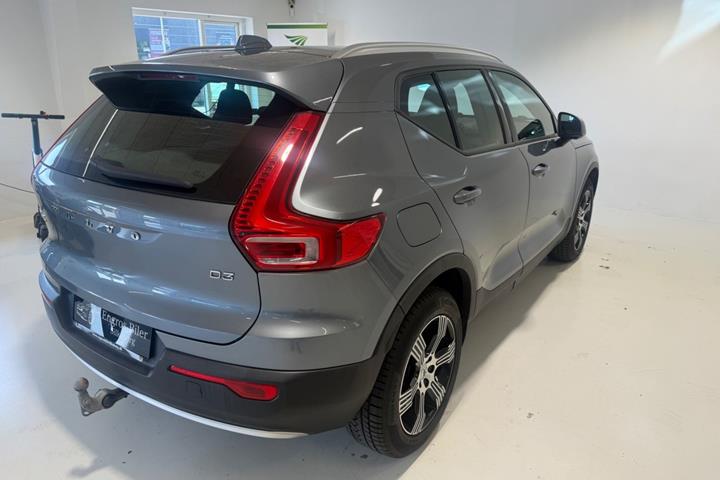 Grå Volvo XC40 fra 2019