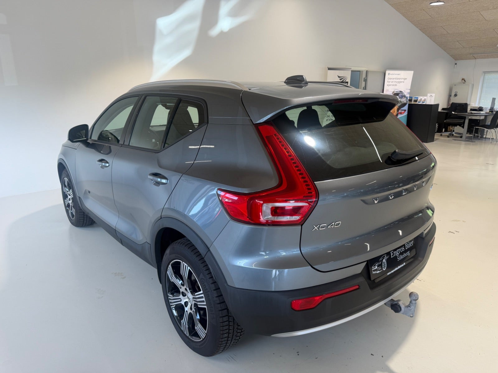 Grå Volvo XC40 fra 2019