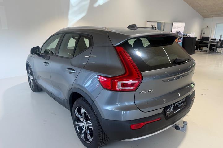 Grå Volvo XC40 fra 2019