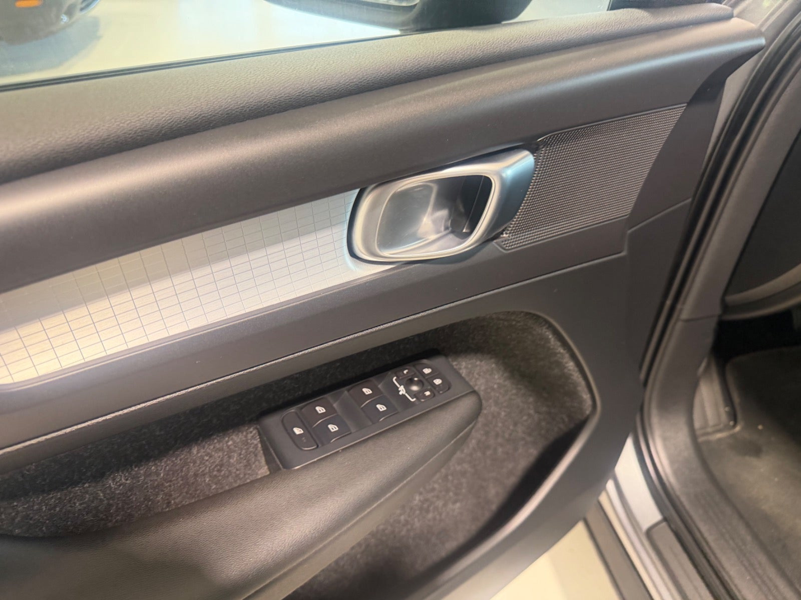 Grå Volvo XC40 fra 2019