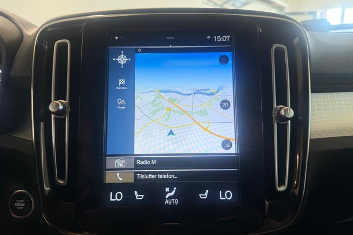 Grå Volvo XC40 fra 2019