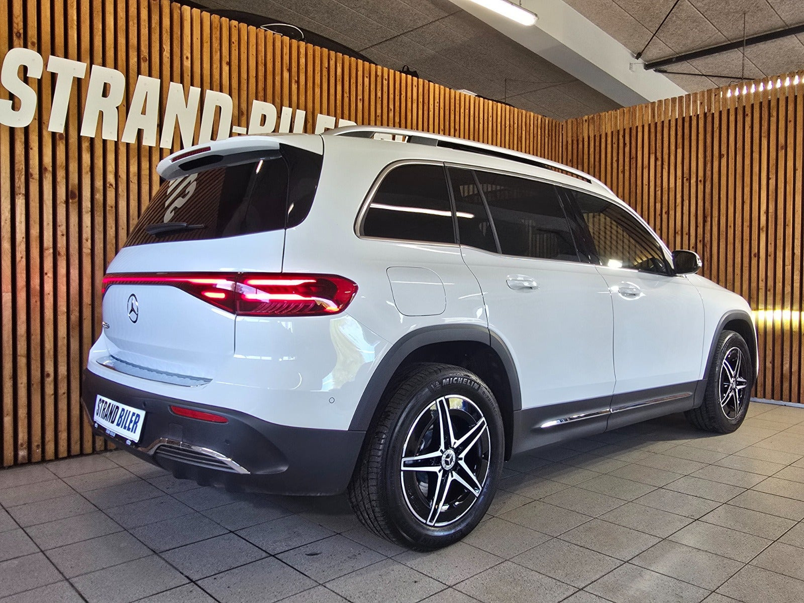 Hvid Mercedes EQB250+ fra 2025