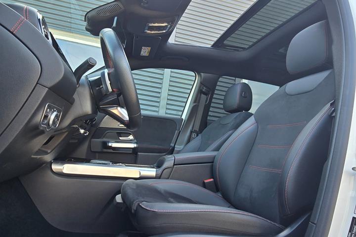 Hvid Mercedes EQB250+ fra 2025