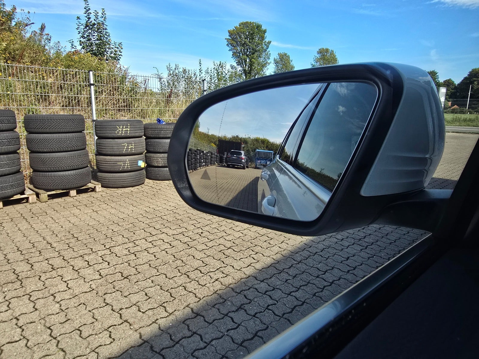 Hvid Mercedes EQB250+ fra 2025