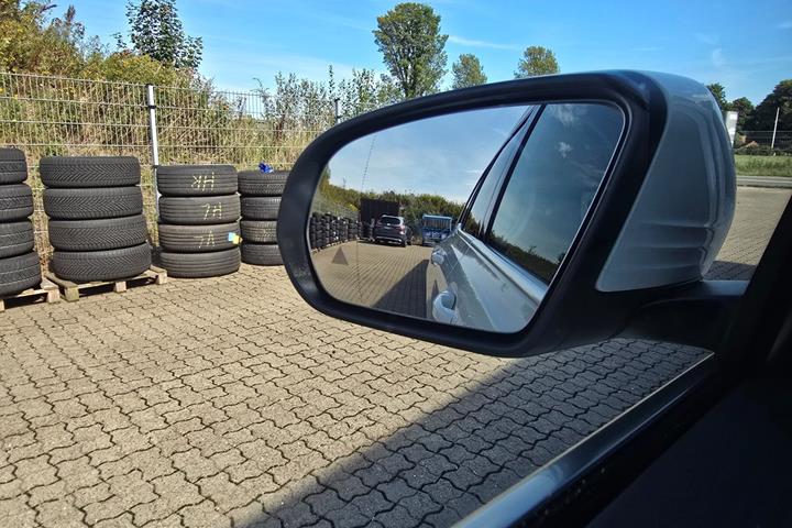 Hvid Mercedes EQB250+ fra 2025