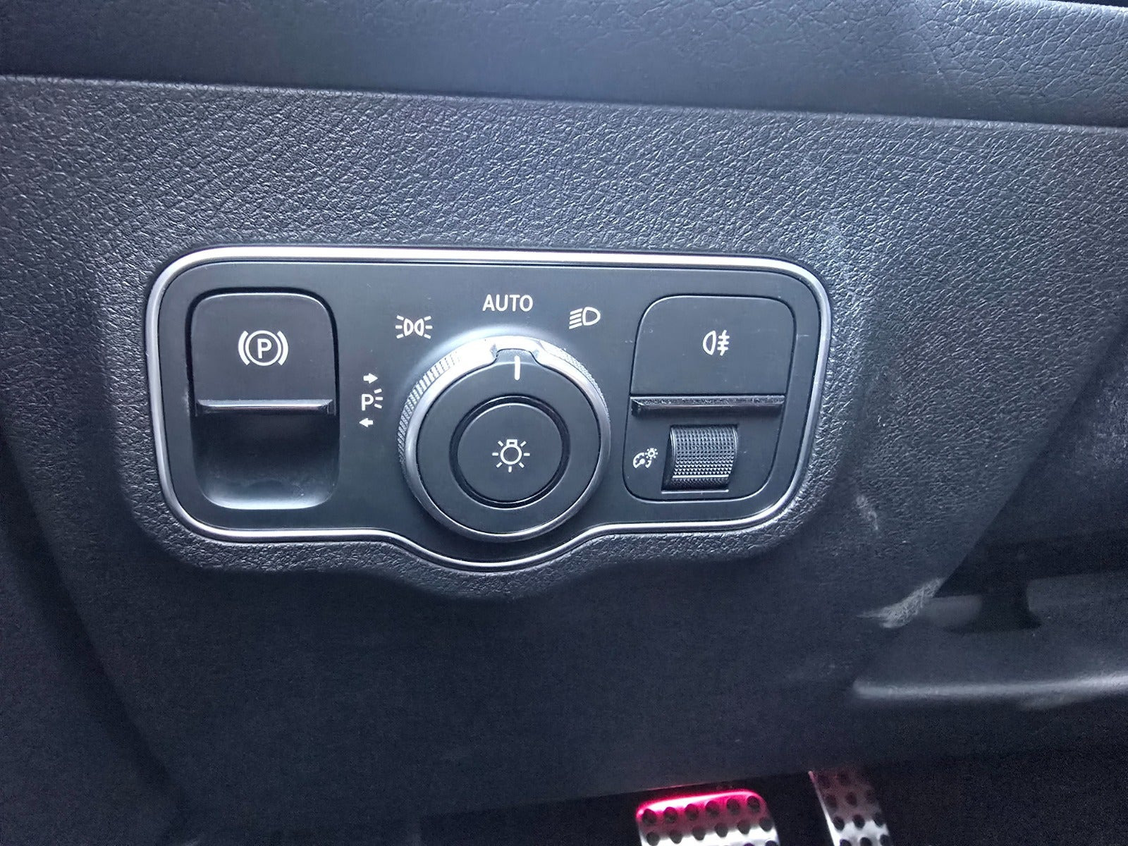 Hvid Mercedes EQB250+ fra 2025