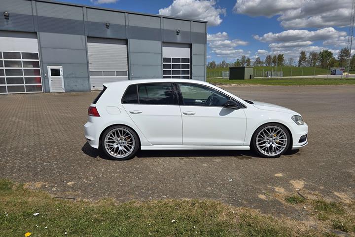 Hvid VW Golf fra 2015
