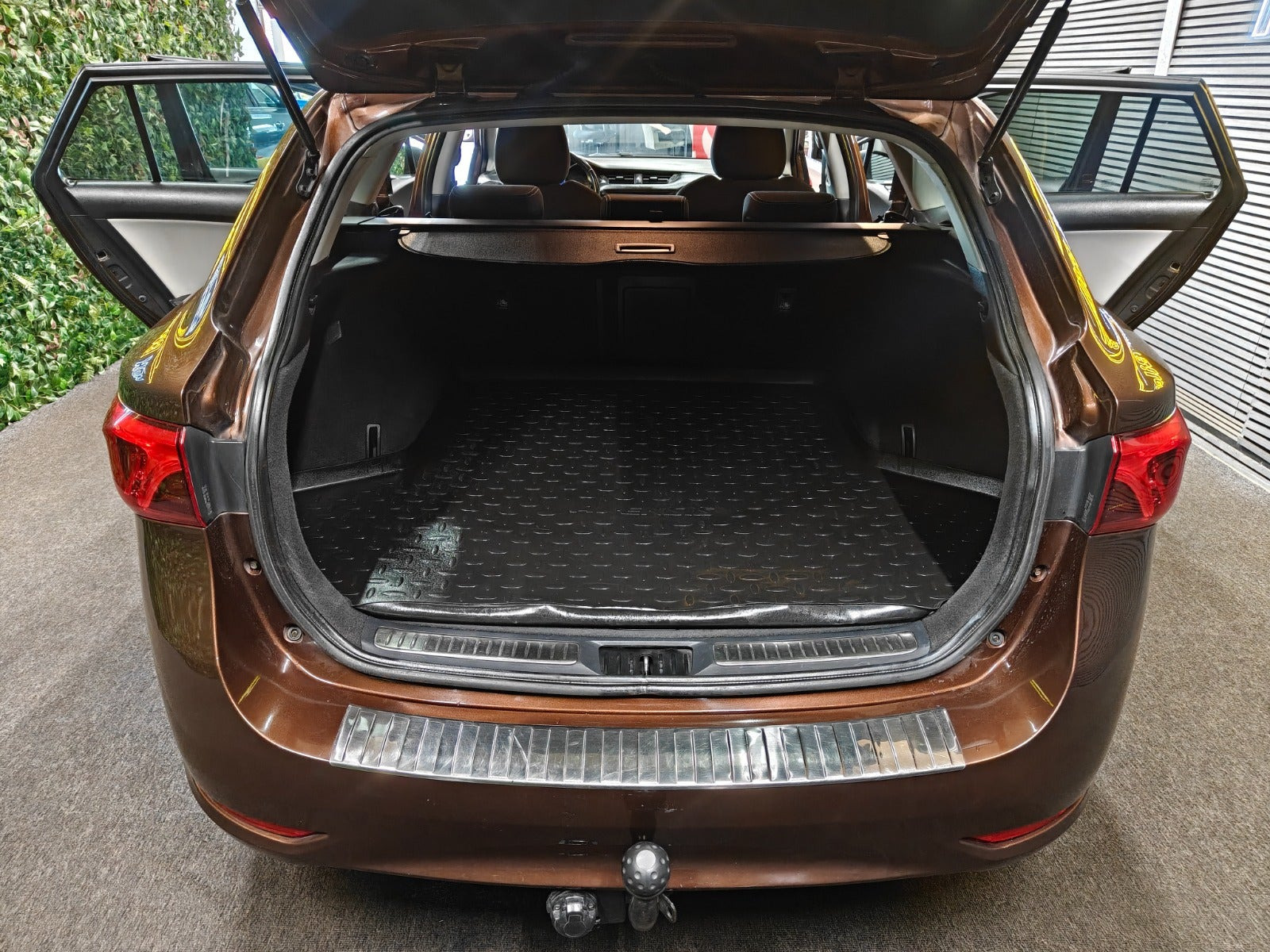 undefined Toyota Avensis fra 2016
