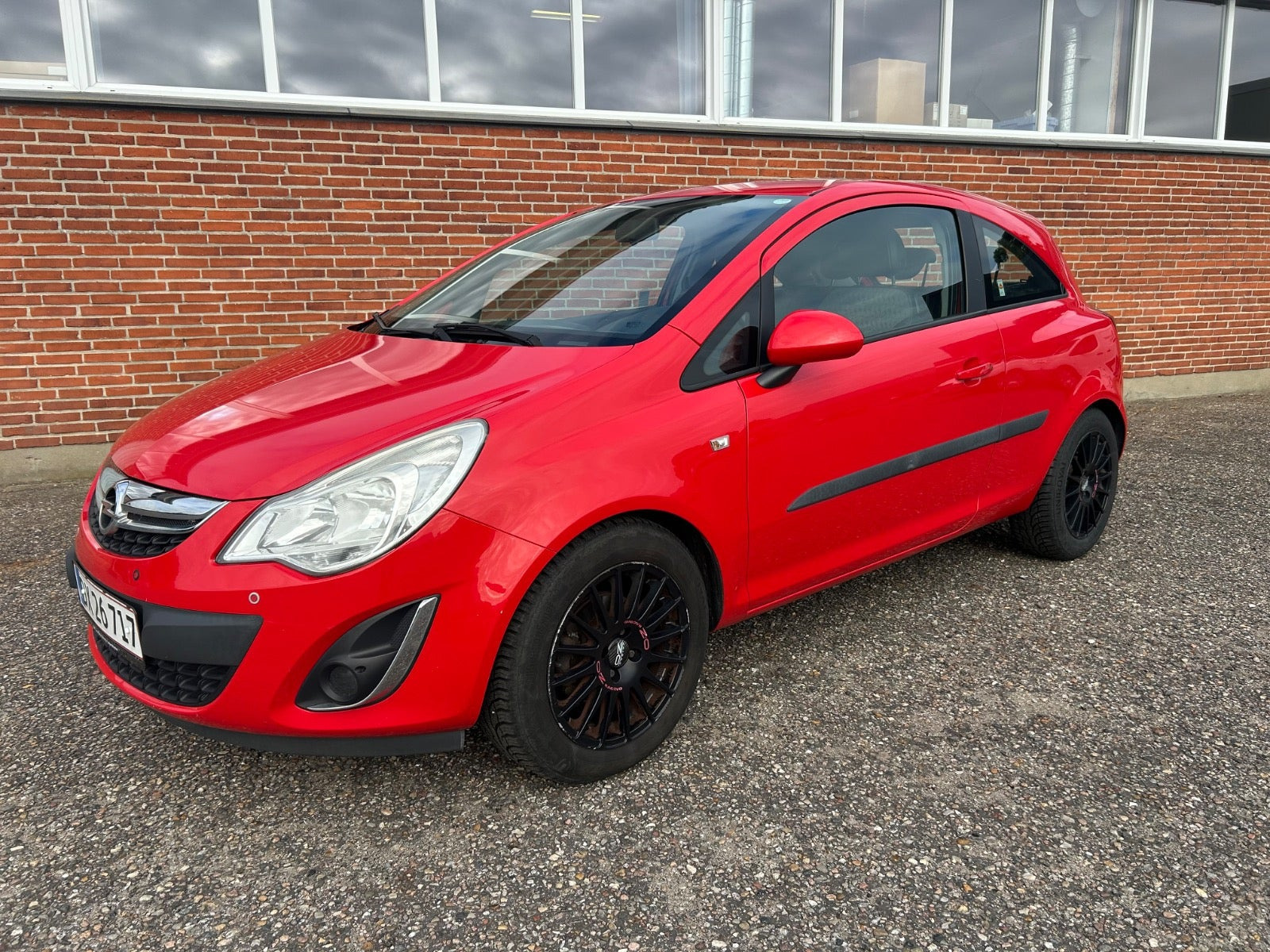 Rød Opel Corsa fra 2011