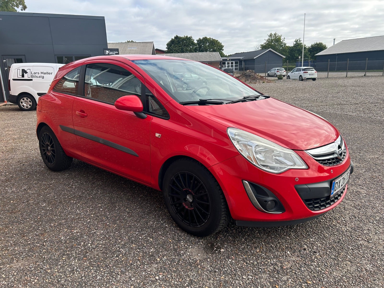 Rød Opel Corsa fra 2011