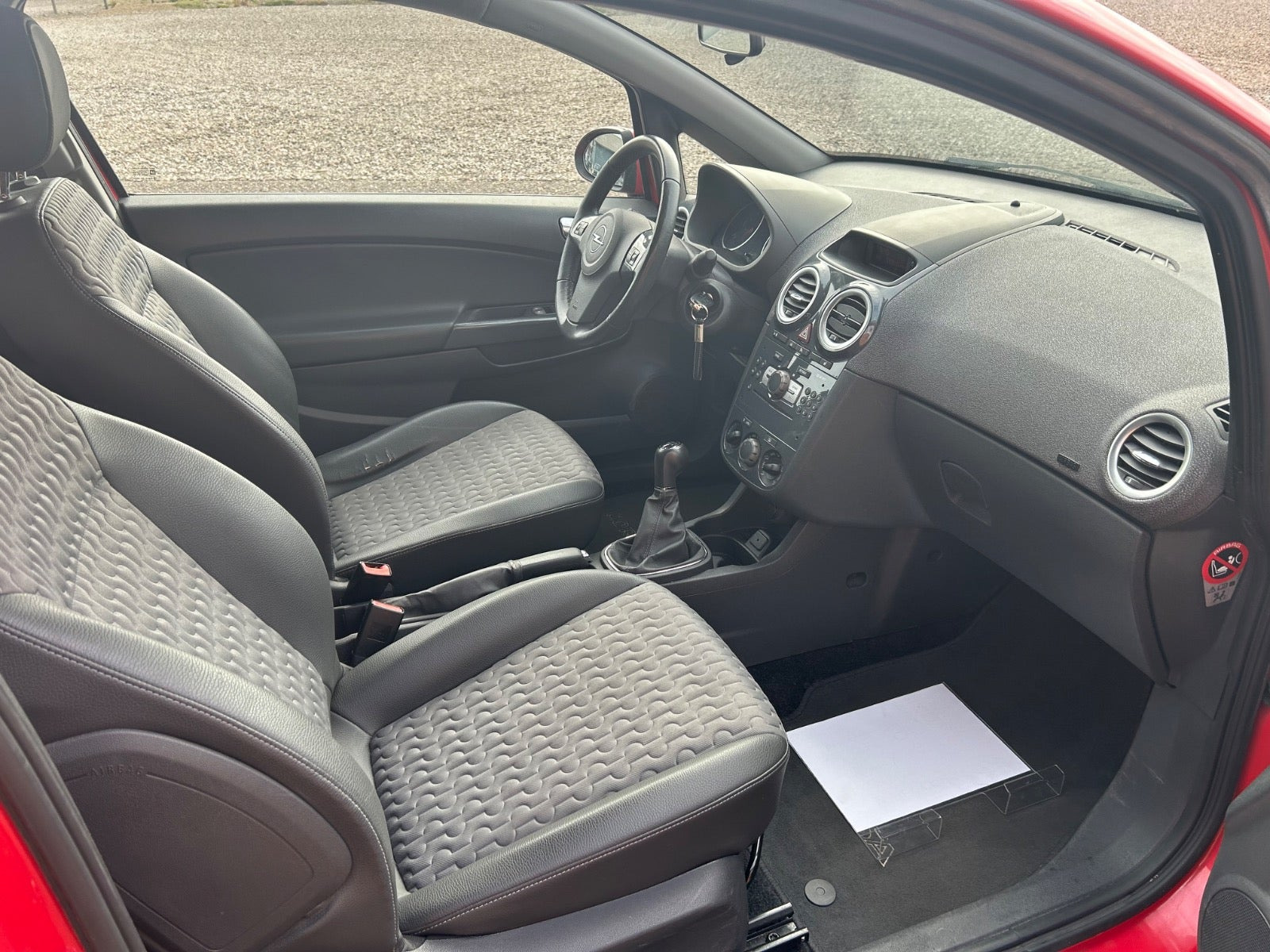 Rød Opel Corsa fra 2011