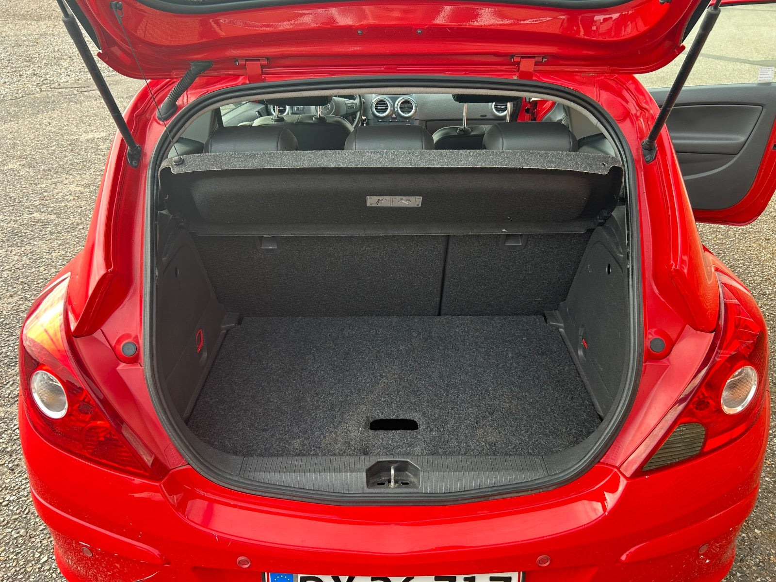 Rød Opel Corsa fra 2011