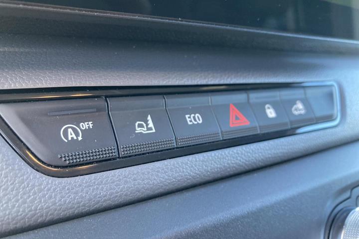 Hvid Renault Master V T33 fra 2025
