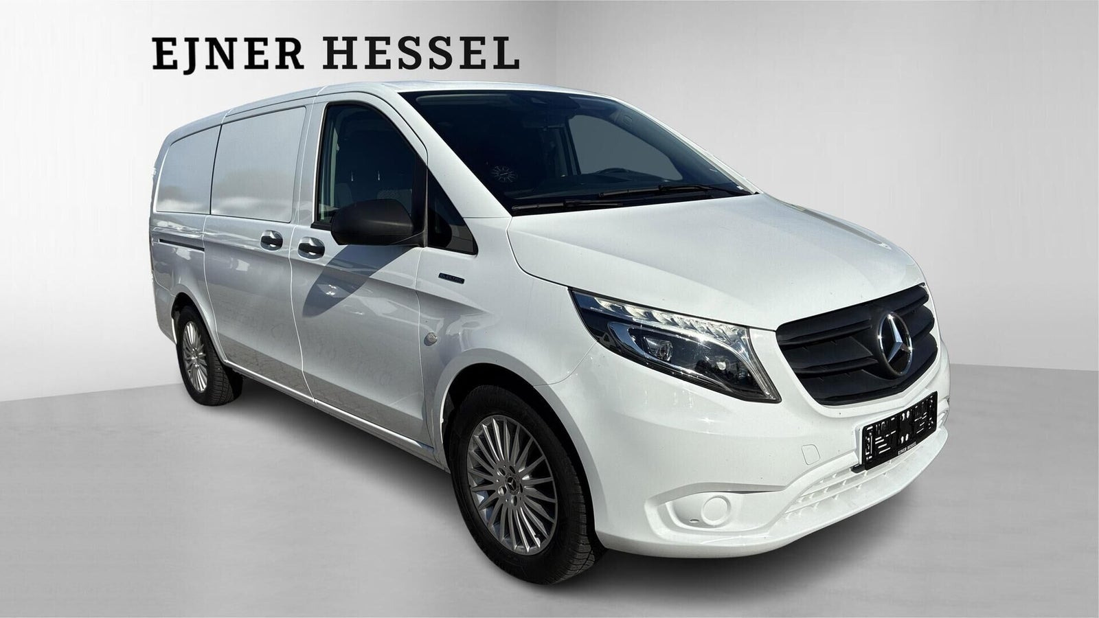 Hvid Mercedes eVito 129 fra 2023