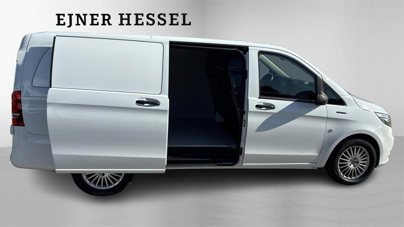 Hvid Mercedes eVito 129 fra 2023