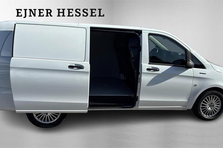 Hvid Mercedes eVito 129 fra 2023