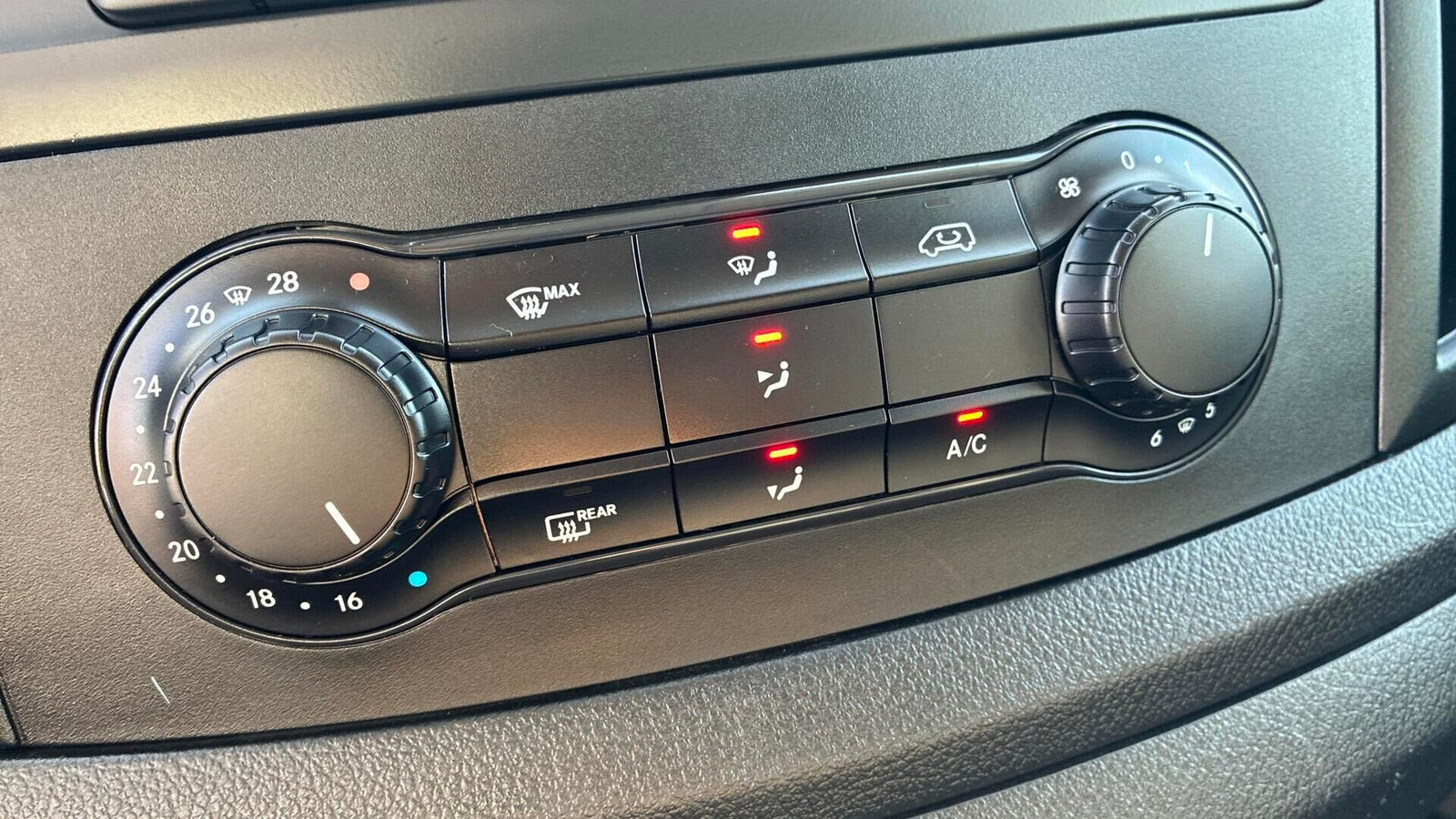 Hvid Mercedes eVito 129 fra 2023