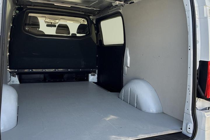 Hvid Mercedes eVito 129 fra 2023