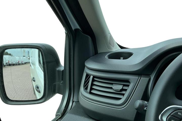 Hvid Renault Trafic fra 2025
