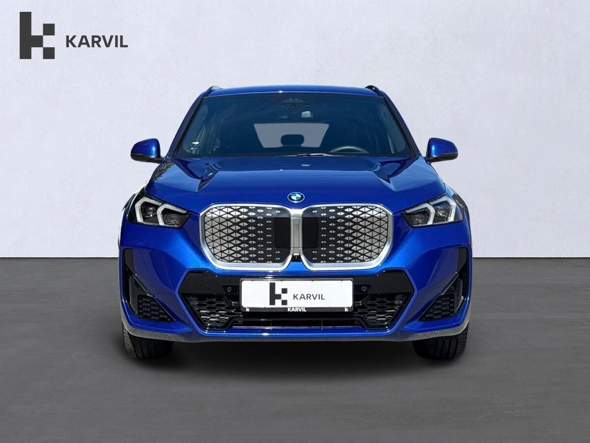 Blå BMW iX1 fra 2026