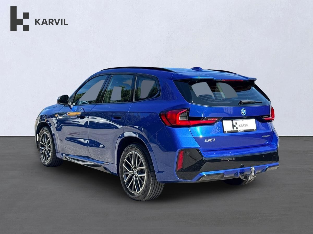 Blå BMW iX1 fra 2026