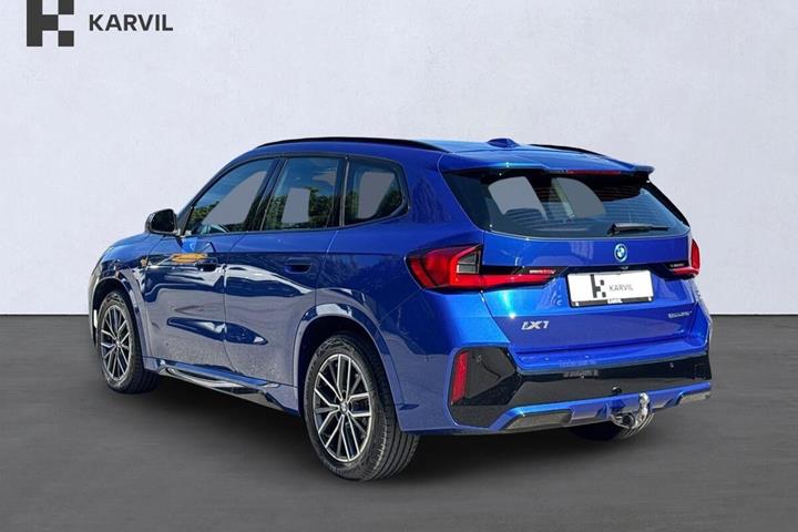 Blå BMW iX1 fra 2026