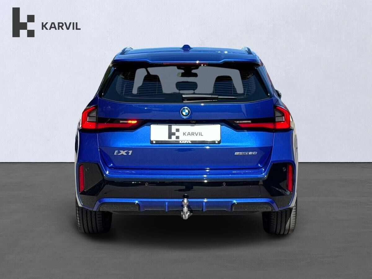 Blå BMW iX1 fra 2026
