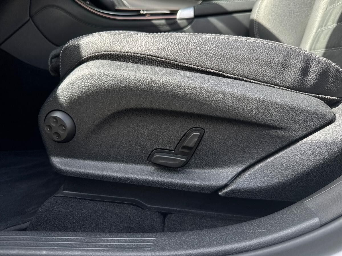 Hvid Mercedes EQC400 fra 2022
