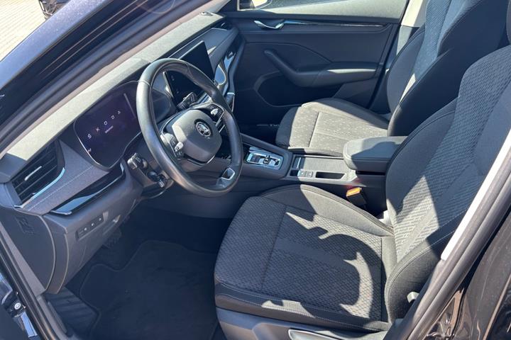 Sort Skoda Octavia fra 2022