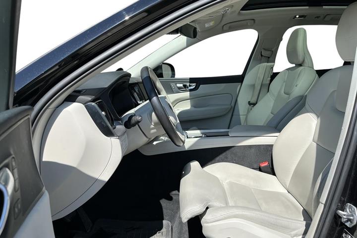 Sort Volvo XC60 fra 2020