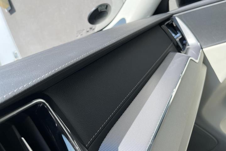 Sort Volvo XC60 fra 2020