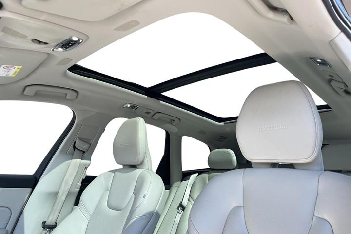 Sort Volvo XC60 fra 2020