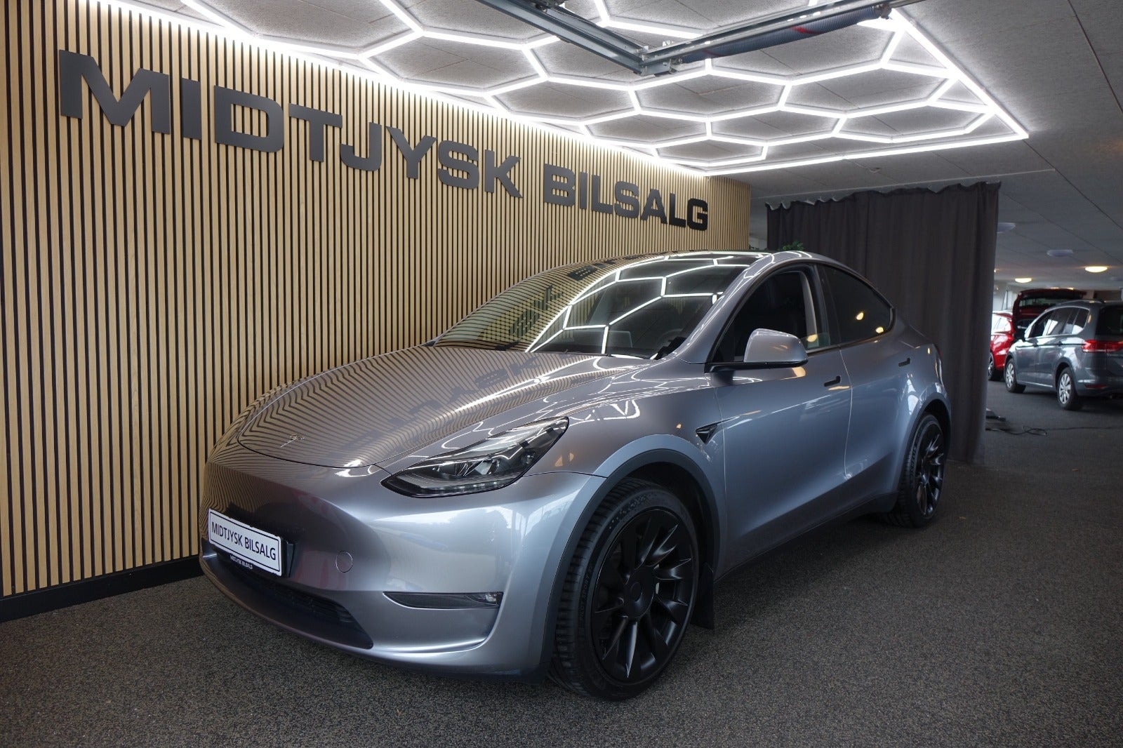 Tesla Model Y Long Range AWD