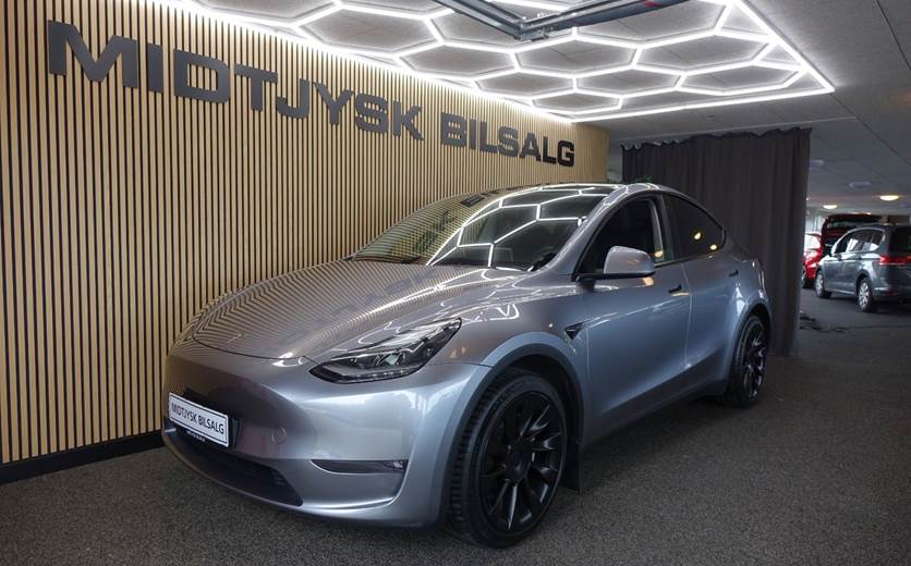 Tesla Model Y Long Range AWD
