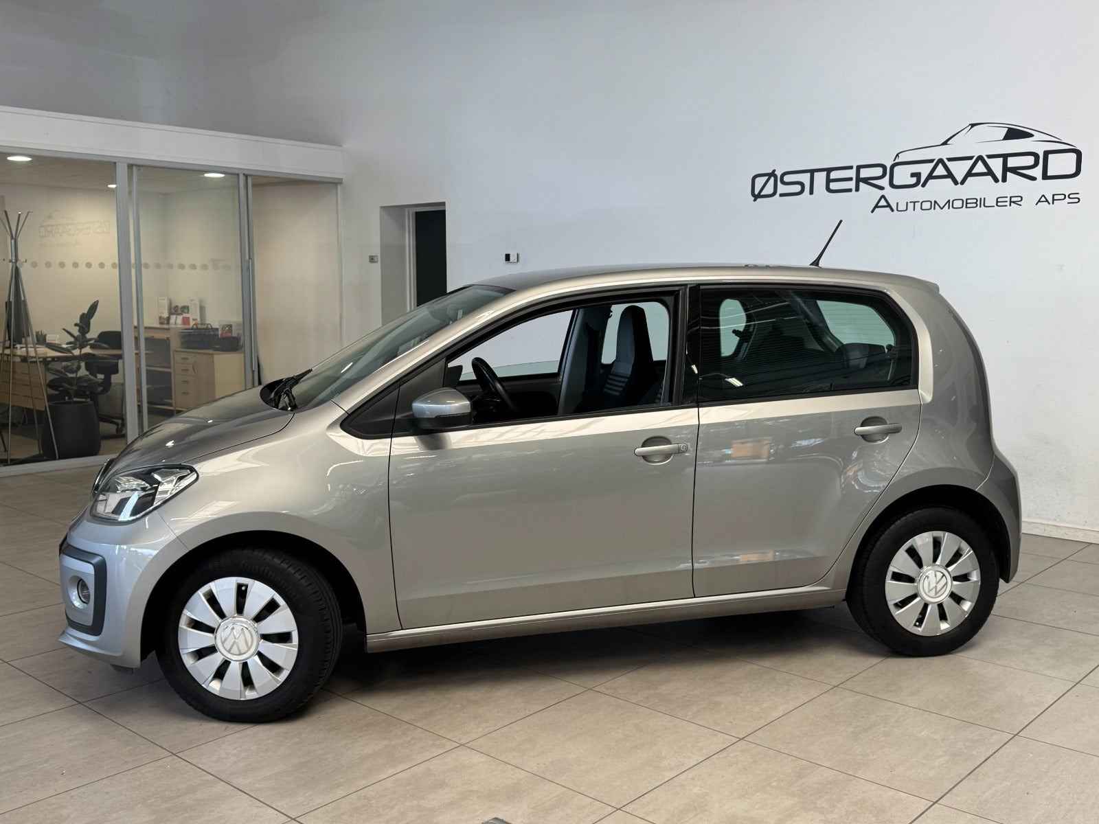 Grå VW UP! fra 2020