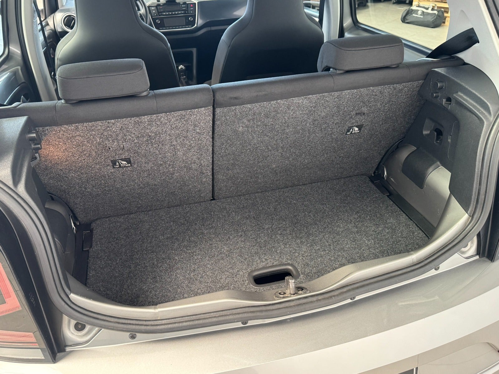 Grå VW UP! fra 2020