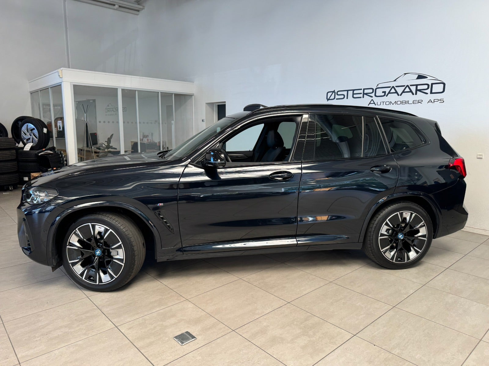 Sort BMW iX3 fra 2024