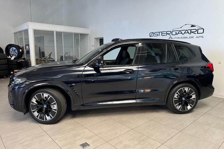 Sort BMW iX3 fra 2024