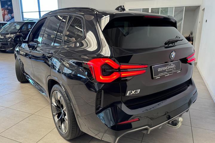 Sort BMW iX3 fra 2024