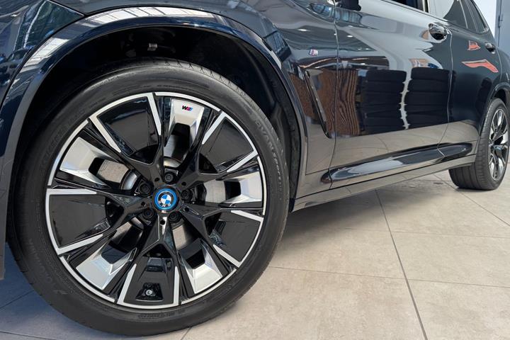 Sort BMW iX3 fra 2024