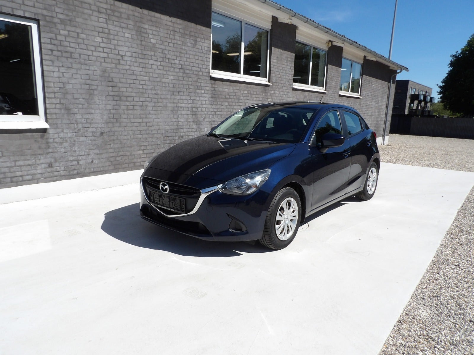 Blå Mazda 2 fra 2015
