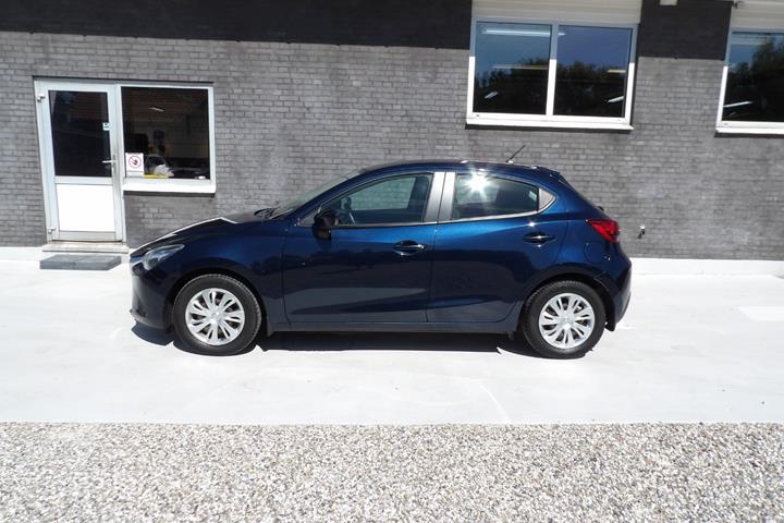 Blå Mazda 2 fra 2015