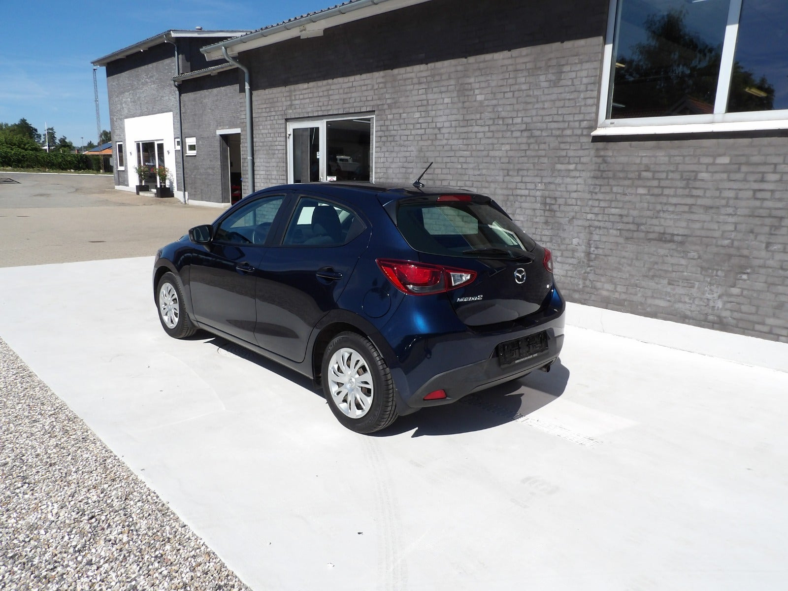 Blå Mazda 2 fra 2015