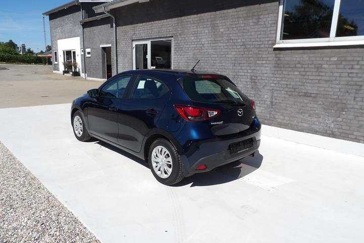 Blå Mazda 2 fra 2015
