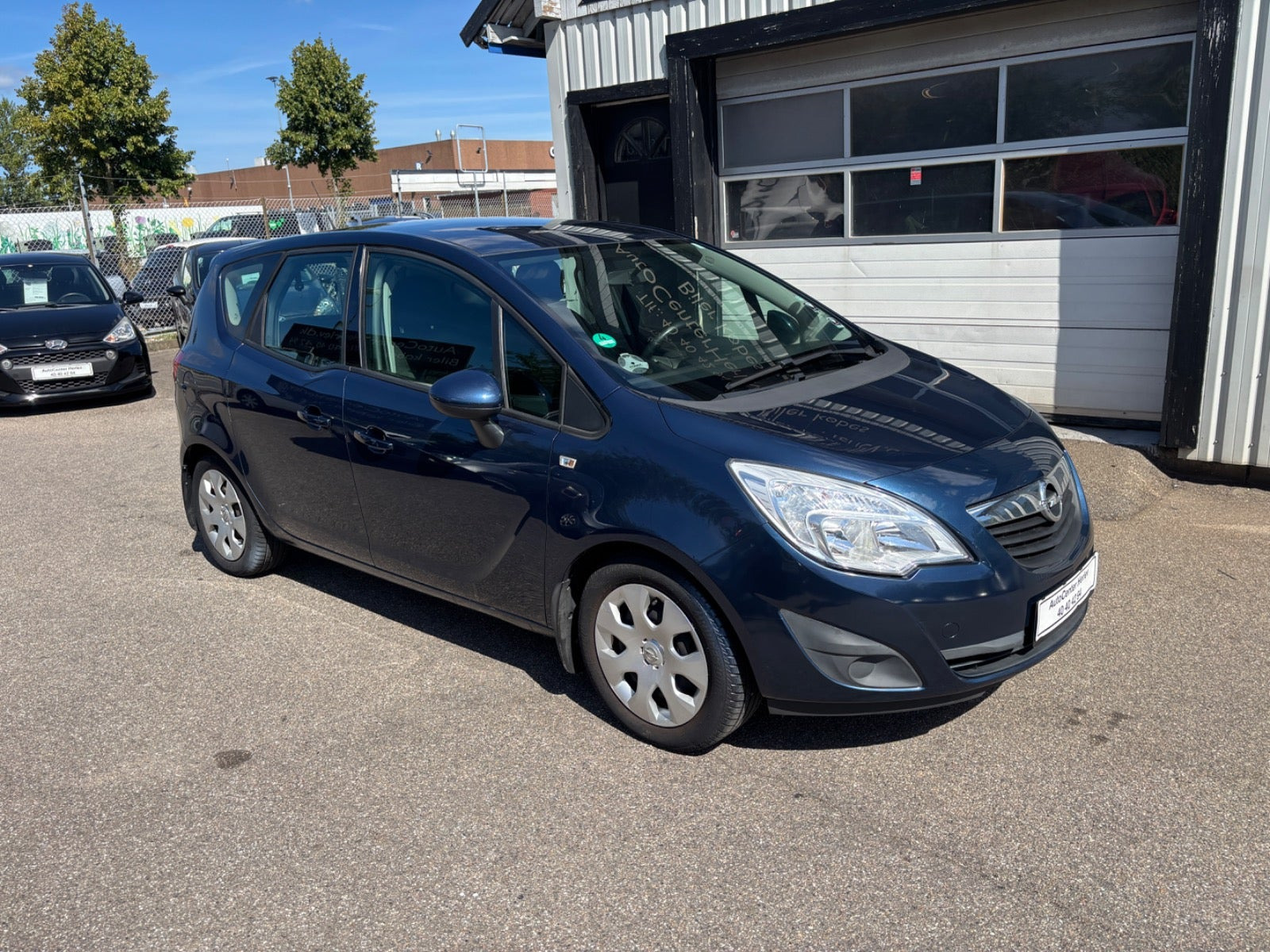 Blå Opel Meriva fra 2011