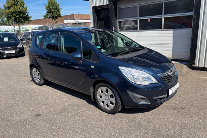 Blå Opel Meriva fra 2011